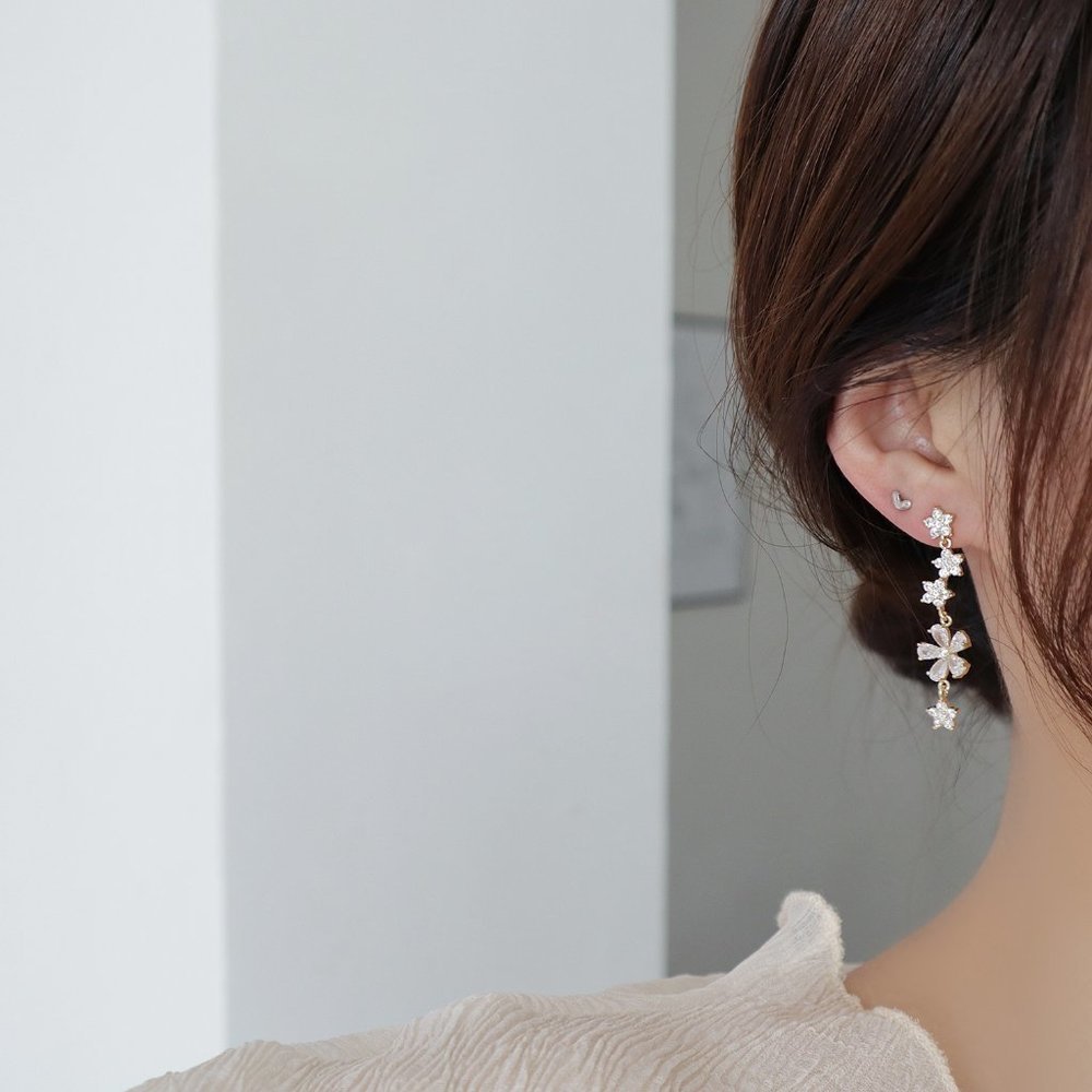 NEW 14K Gold Plated Diamond Flower Drop Earrings b - Picture 3 of 6